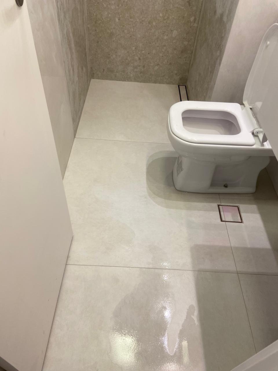 Banheiro limpo após limpeza residencial
